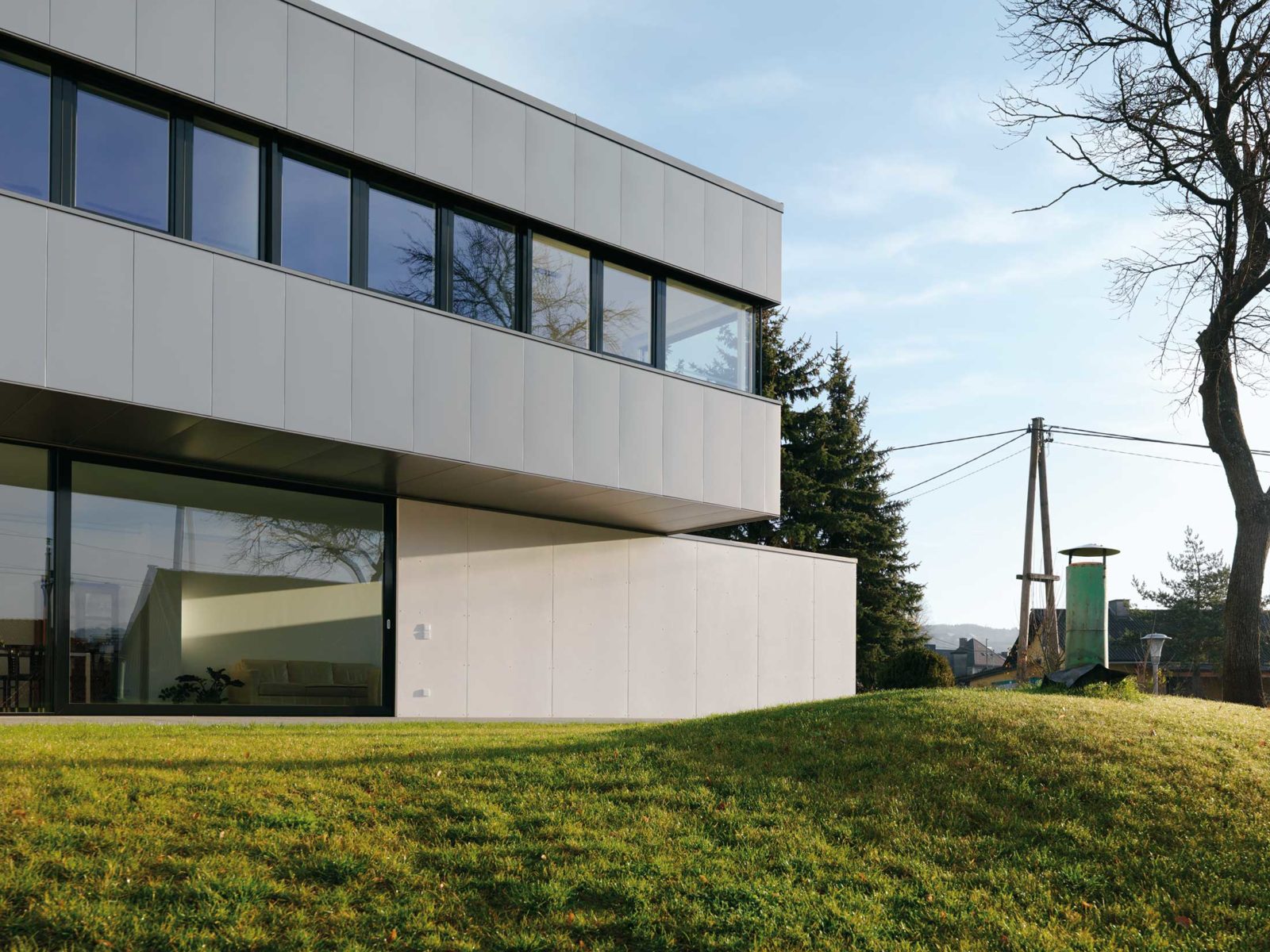 这个表述可能有误，如果是 Schütting Haus ，结合德语语境，Schütting 常指仓库、货栈等， Haus 是房子、宅邸的意思，可翻译为施廷宅邸（考虑到可能是特定建筑名称，音译结合意译） 如果这不是你想要的结果，请检查原文是否准确 -7