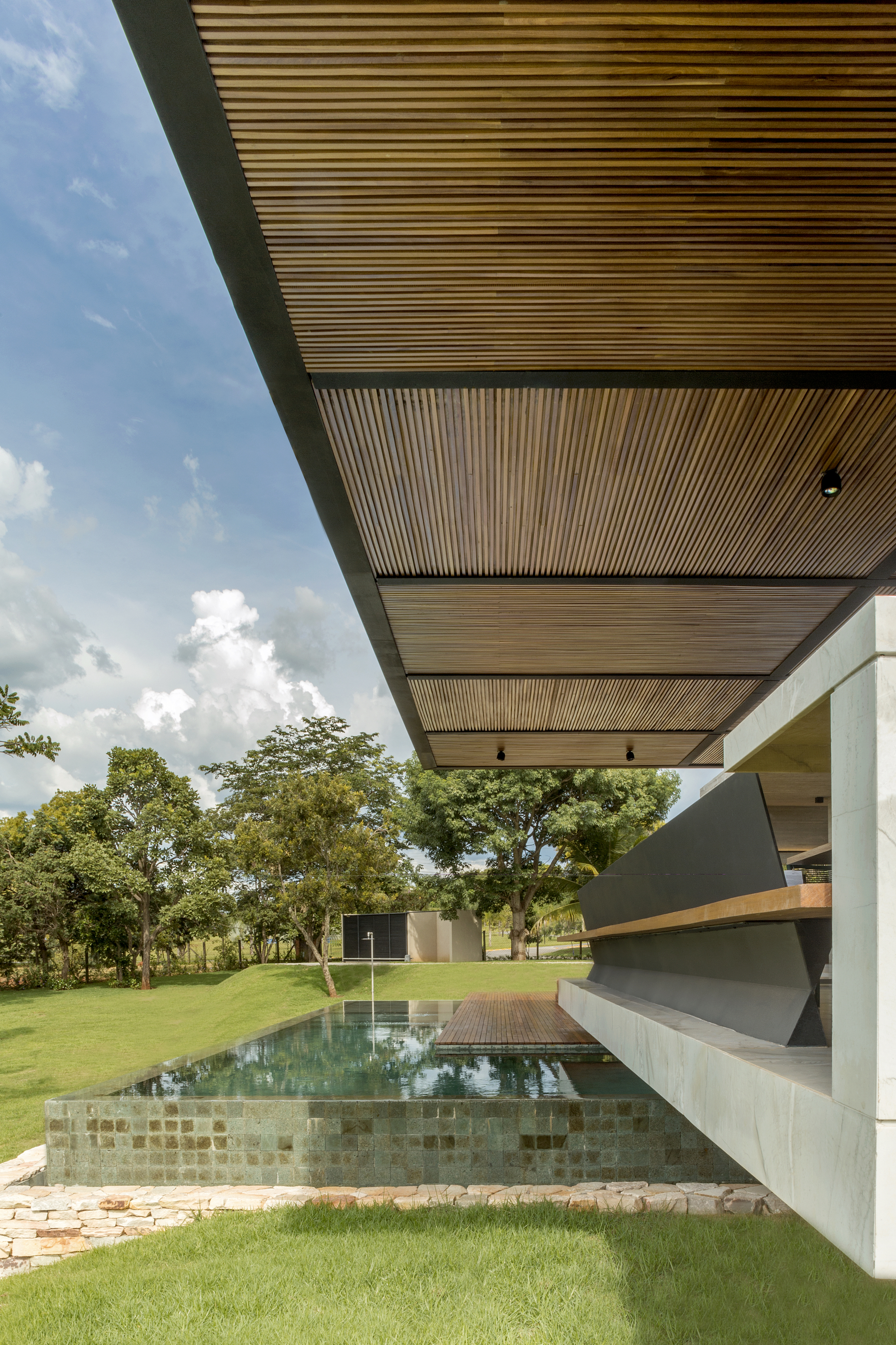 Concrete House / Costaveras Arquitetos-21