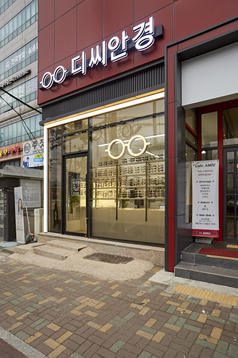 韩国 7 坪小型眼镜店，照明设计打造视觉焦点-13