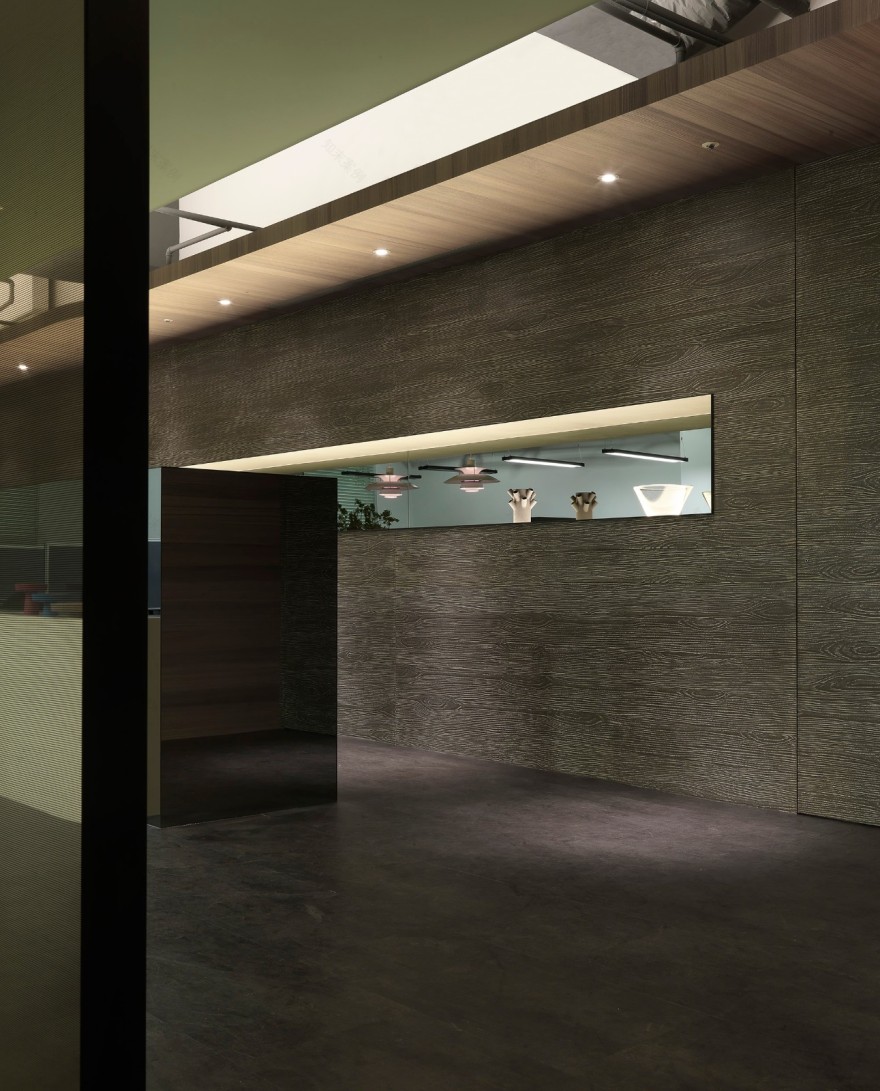 60 坪现代风办公室的绿意与工业时尚-5