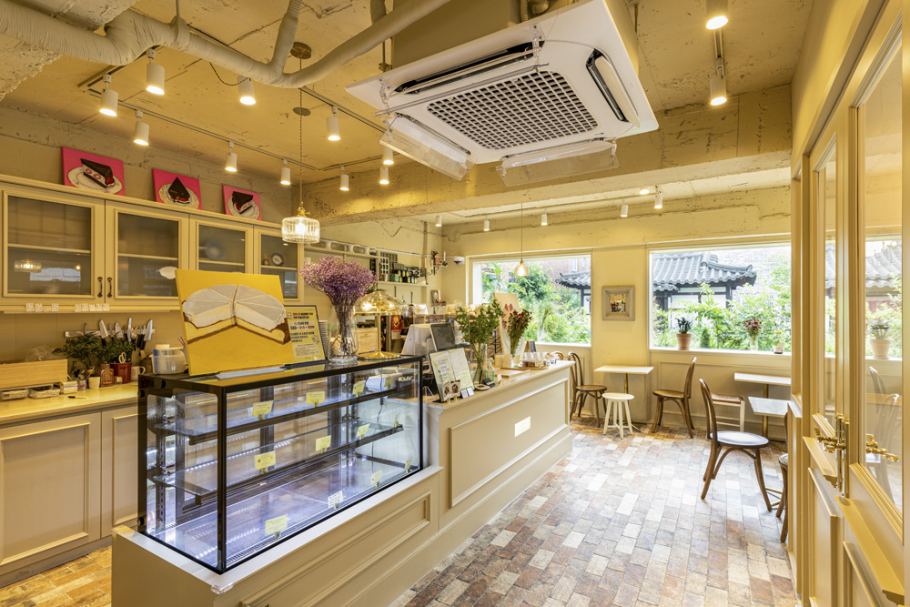 欧式家庭氛围的 30 平米蛋糕店设计-5