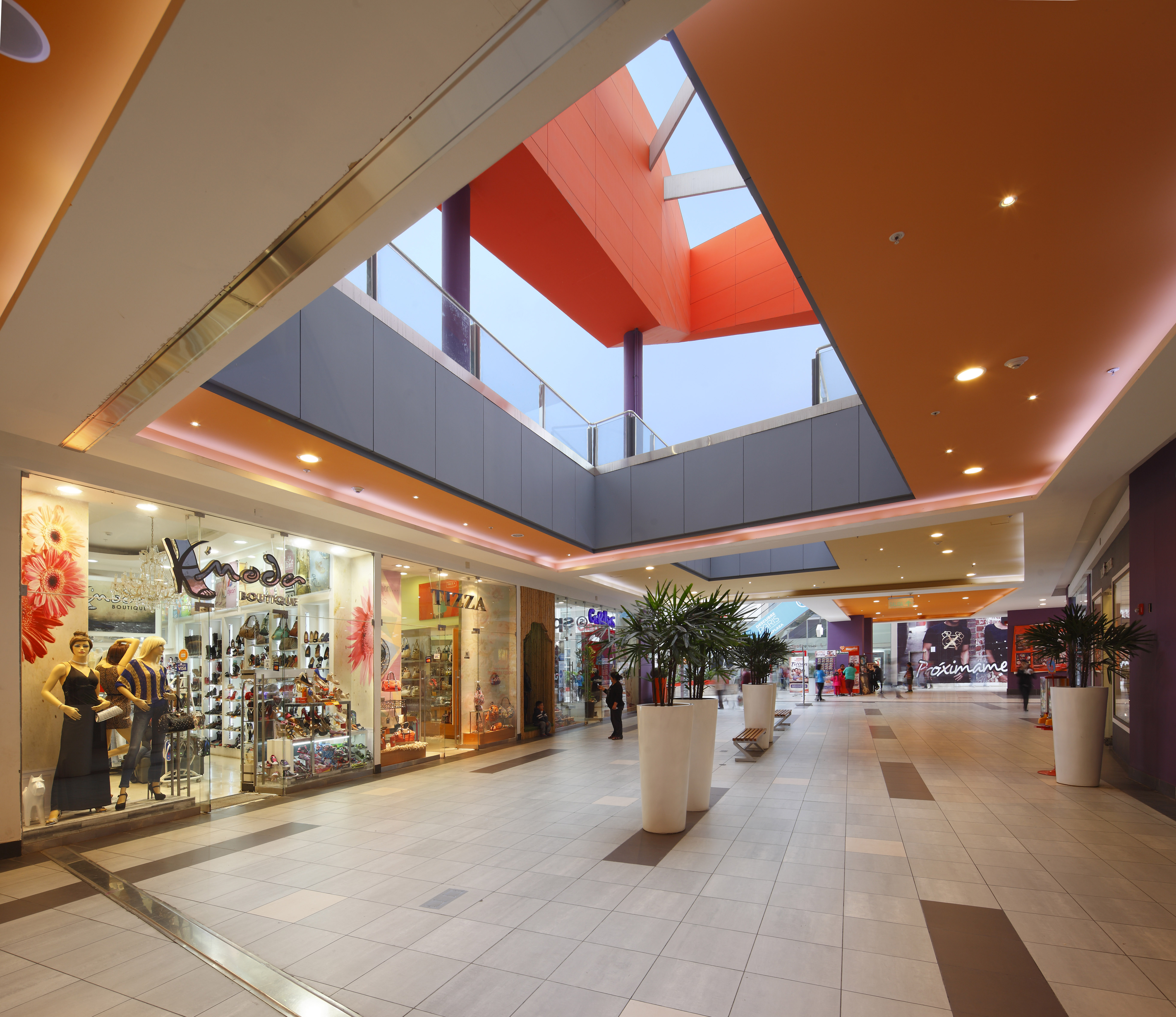 Metrópolis Oficina de Arquitectura 的 Peru 购物中心的扩建设计-13