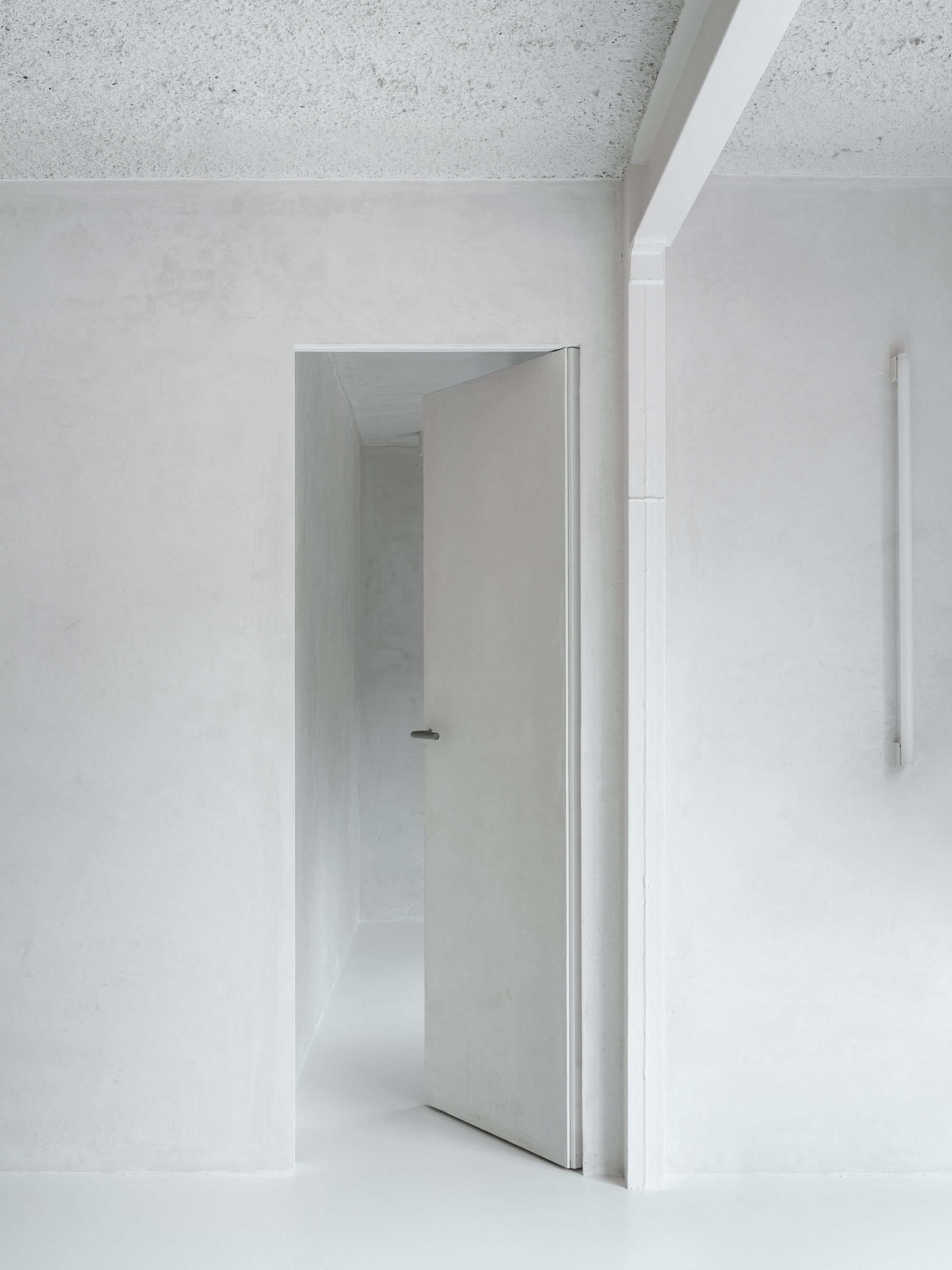 里约之家丨西班牙马德里丨HANGHAR-14