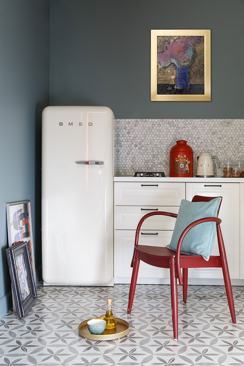 圣彼得堡色彩斑斓的小型出租公寓设计-6