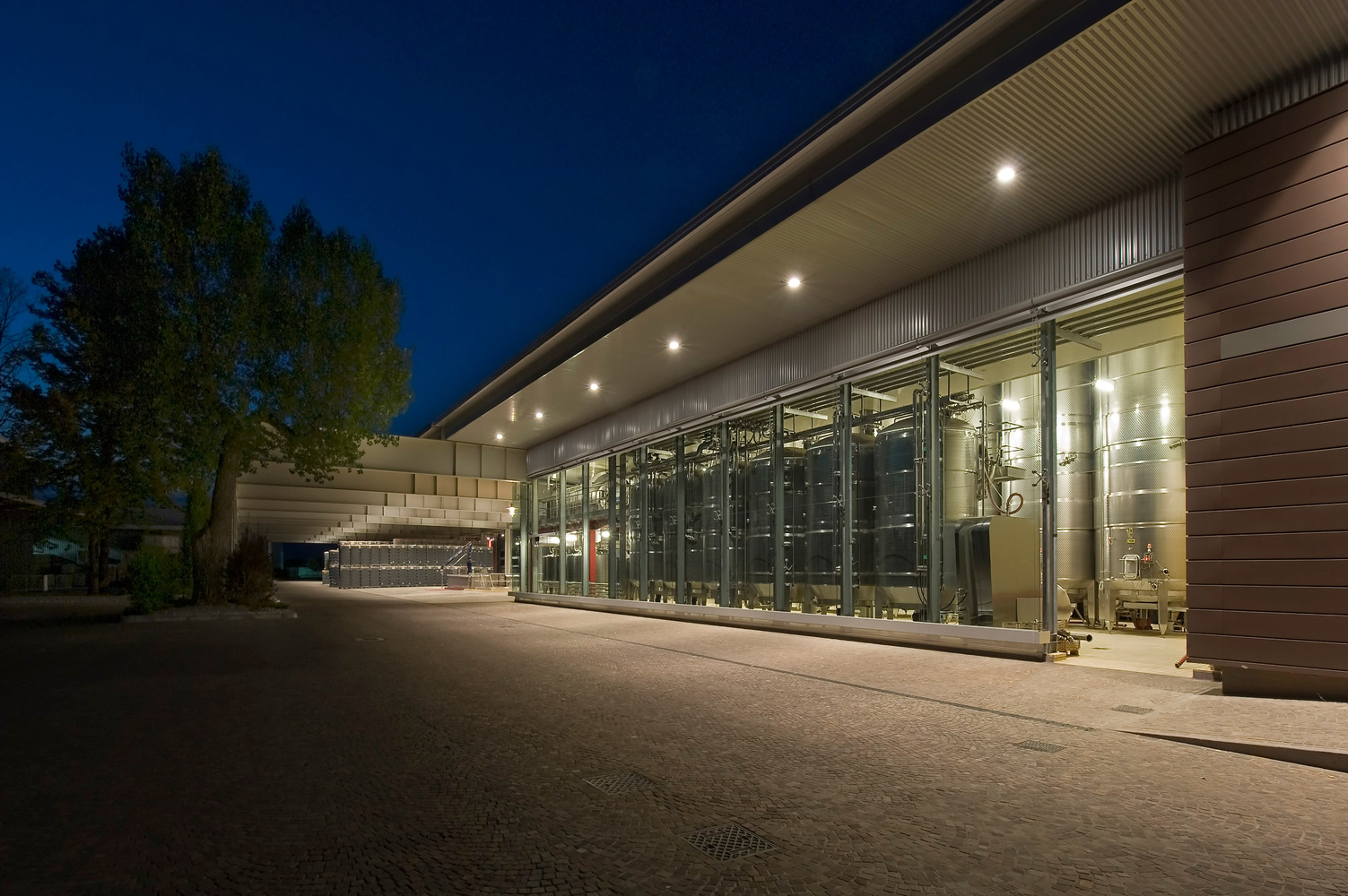 意式酒庄的现代"脱壳"重生-39