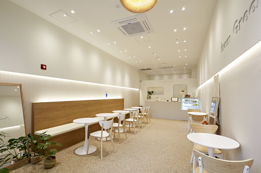 简约白色与木色调的 14 平米小空间设计-3