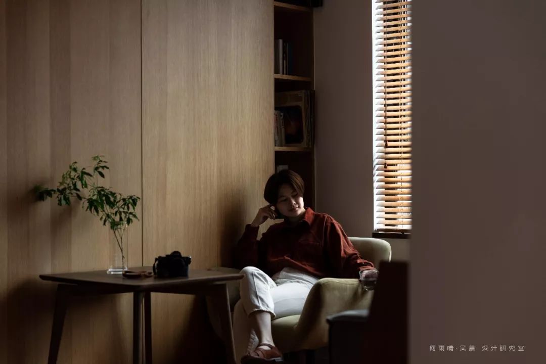 原木自然系家居,打造多才摄影师的温馨生活空间-53