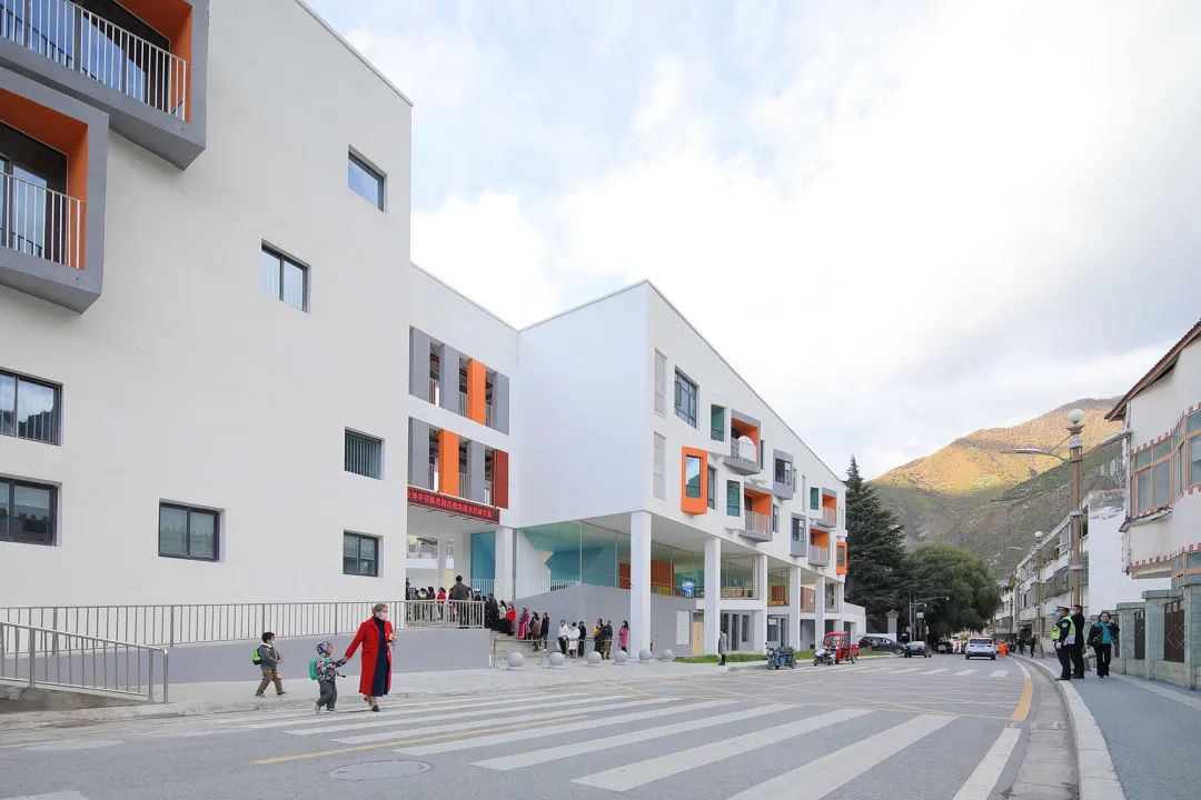 九寨沟县启航幼儿园丨中国四川丨东意建筑-6