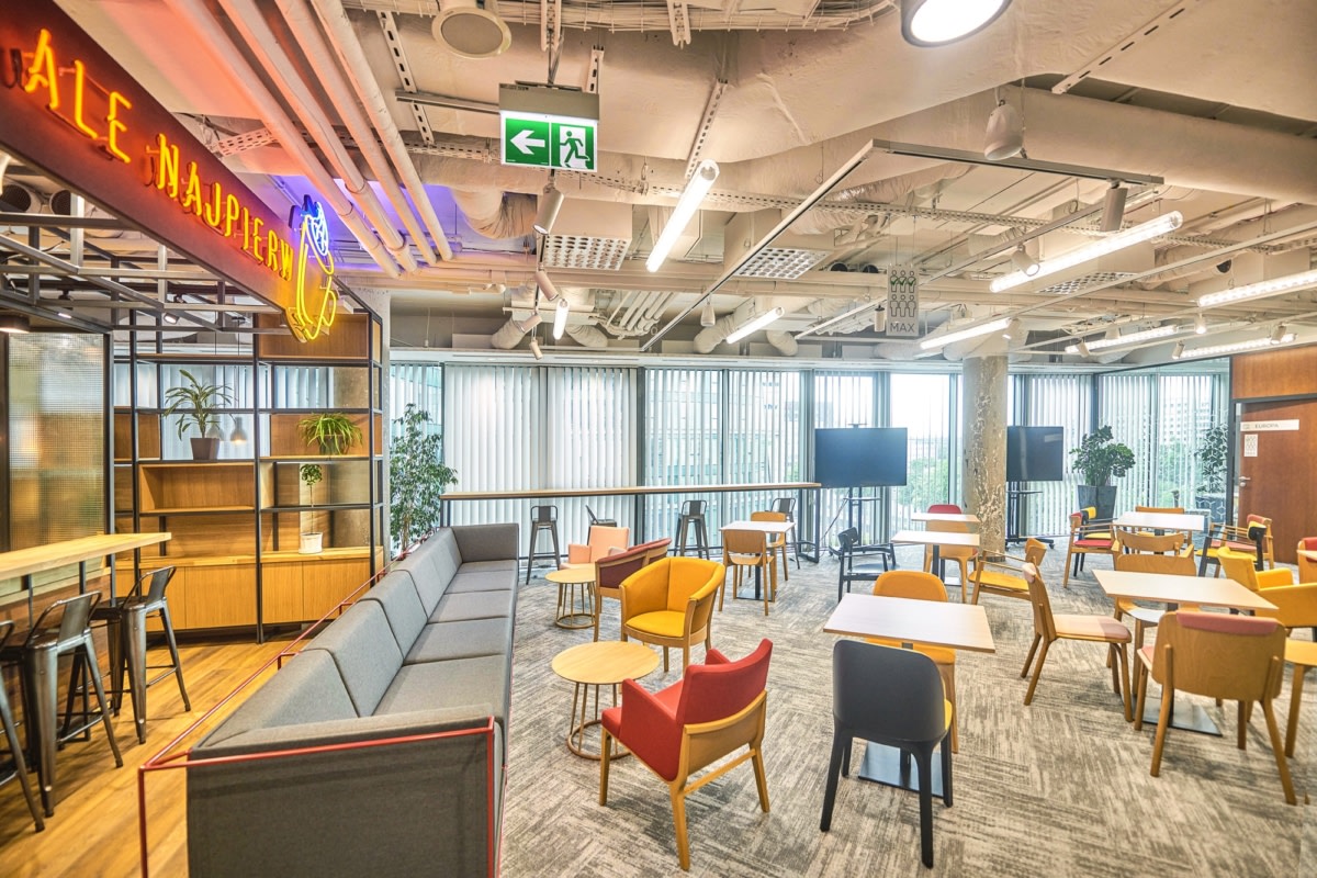 华沙保密制药公司办公室设计丨波兰华沙丨Massive Design-11