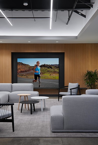 科技先驱 Ossur 美国总部，展现冰岛灵感与社区精神-6