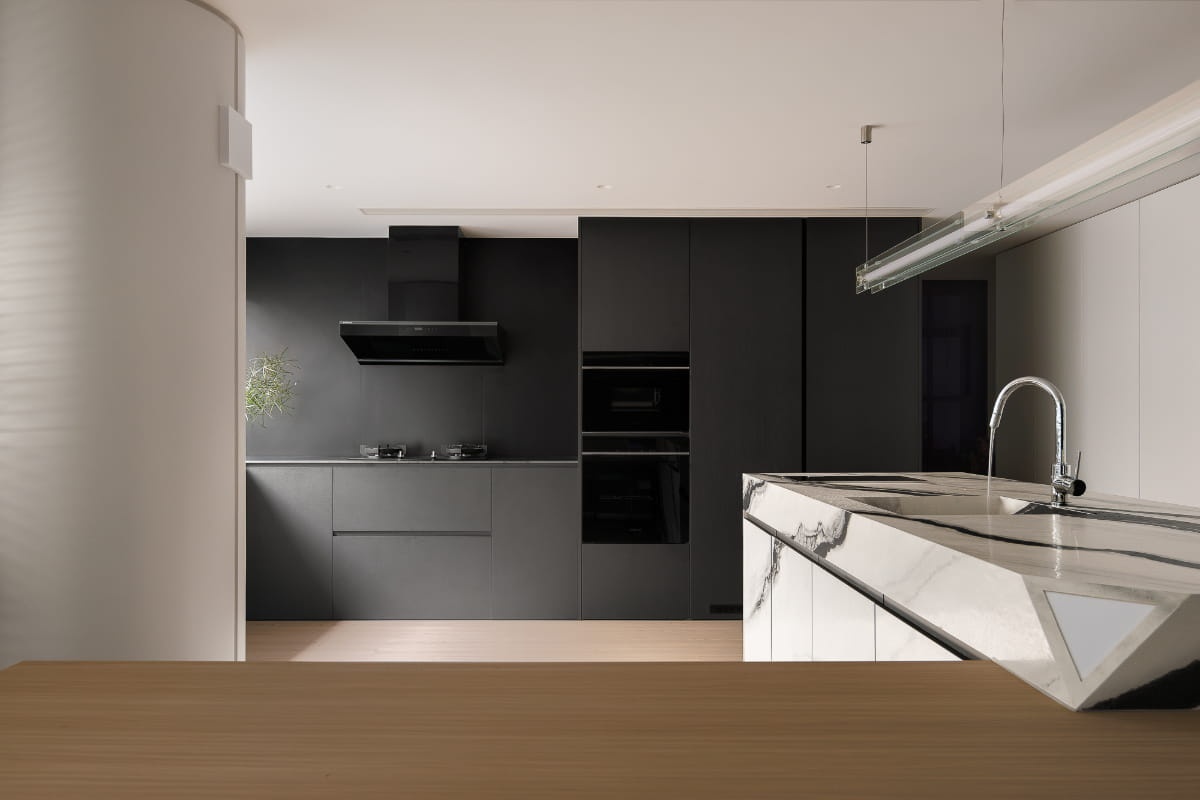 剥离繁杂,黑白描绘生活的纯粹与本真丨赫设计-46