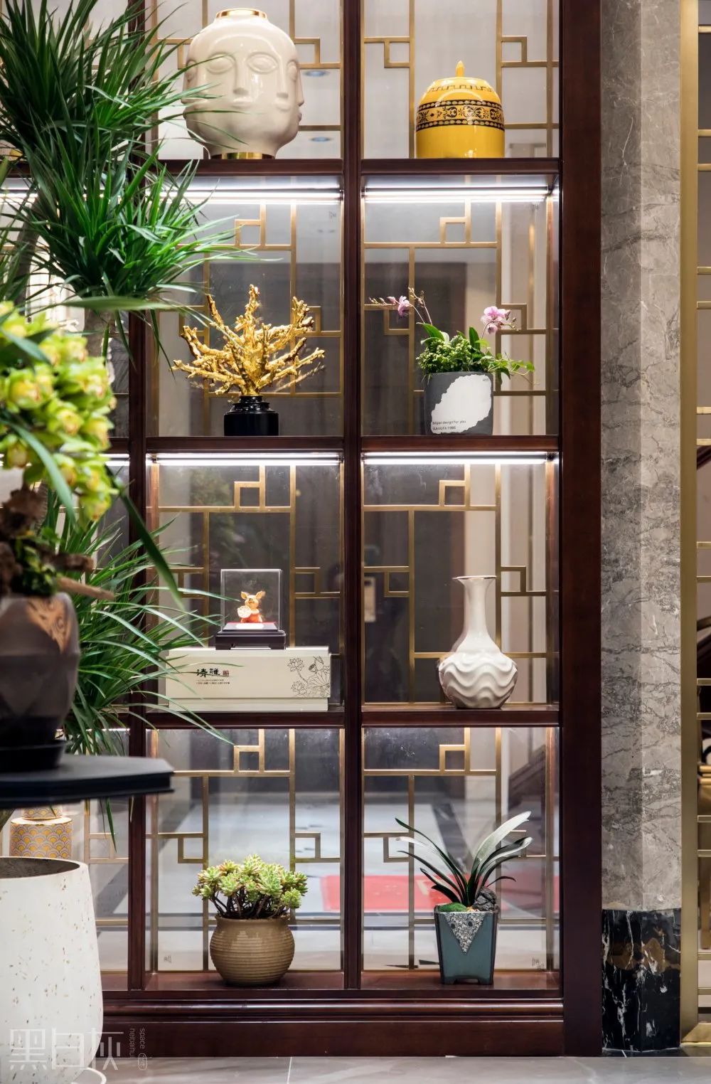 万霖花园轻奢新中式，金色黄铜与白色木元素打造包容空间-43