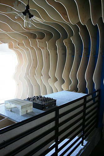 the showtime house united states of tara loft and roof-13