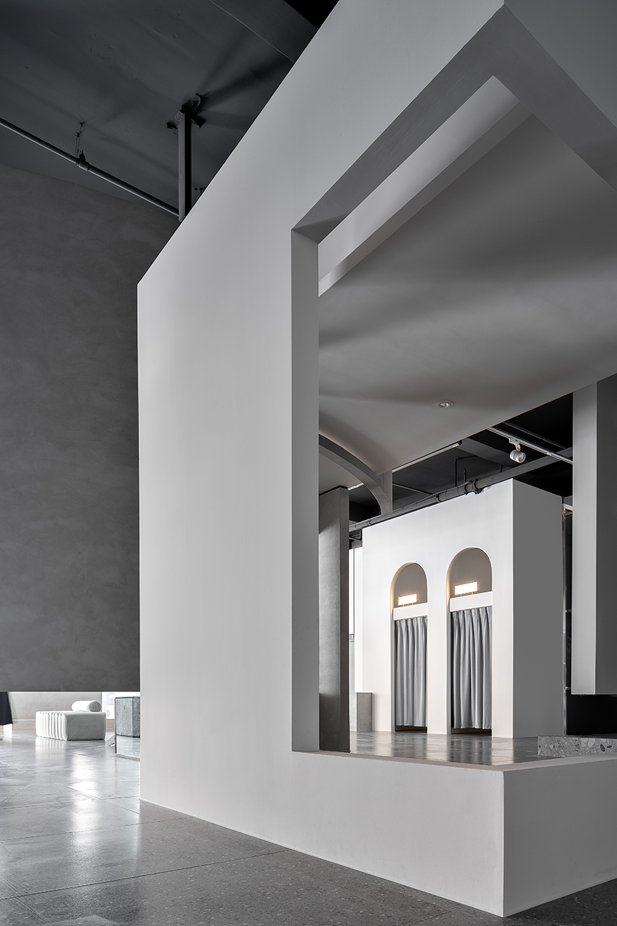 电影胶片般的动态感服饰店设计丨中国苏州丨苏州市不止设计顾问有限公司-25