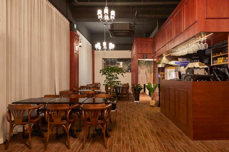 28 平米西式餐厅，现代艺术氛围的诠释-3