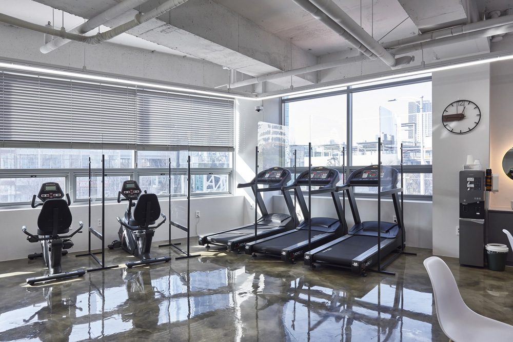 简约白调，70 平私人健身中心的精致设计-16