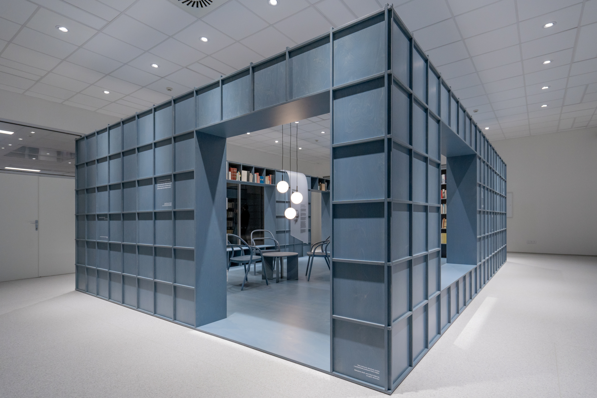 彼得·哈耶克的图书馆，宇宙工作室丨捷克-24