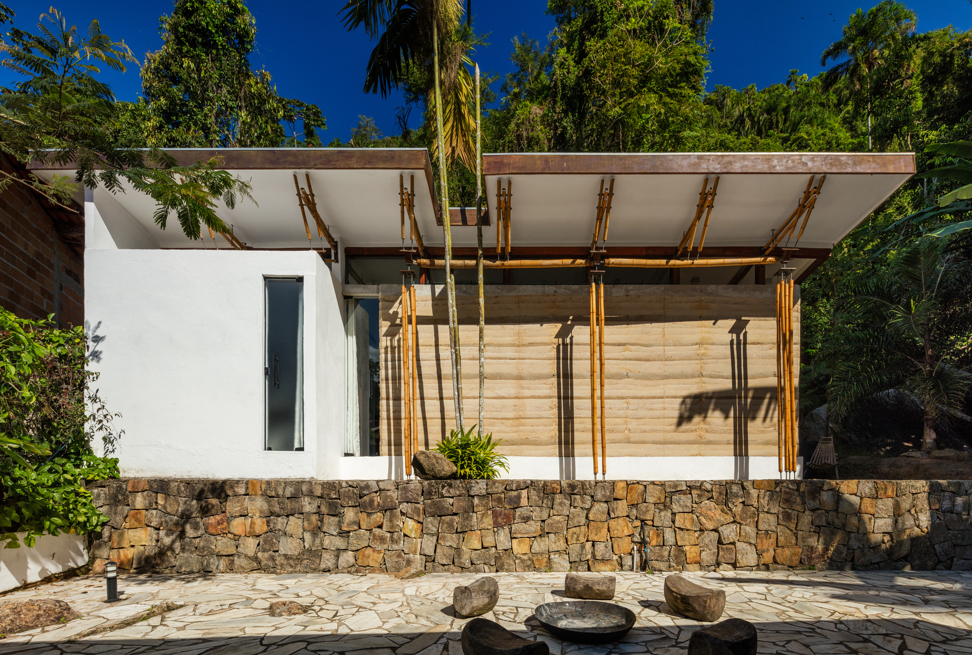 Guesthouse Paraty / CRU! Architects-39