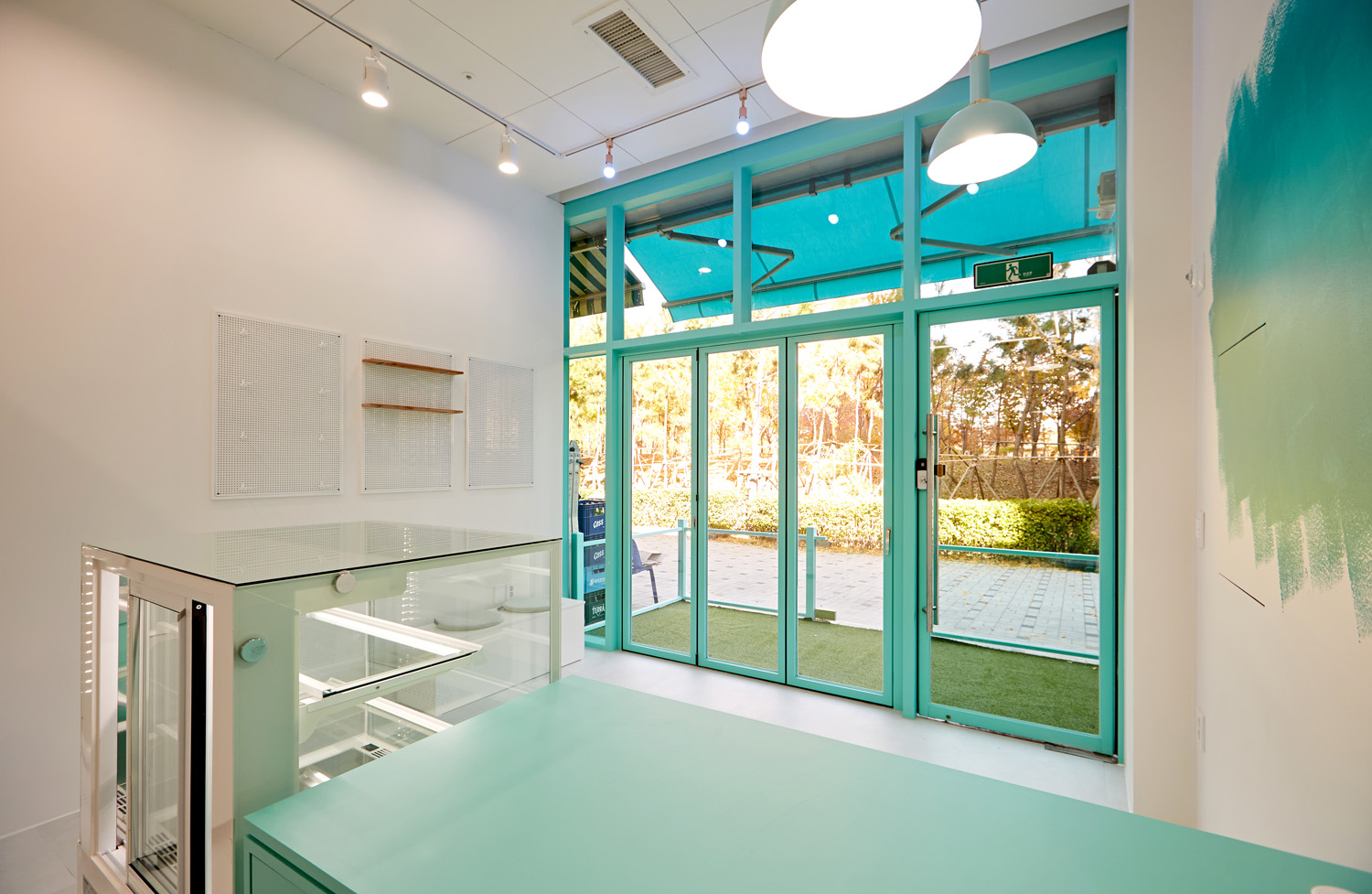 绿色清新，韩国零食店设计亮点-8