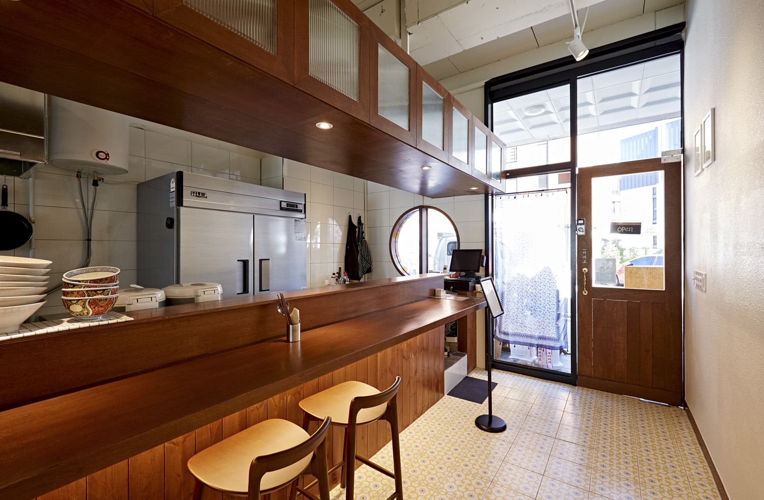 20 平米日式餐厅，极简风格打造温馨空间-3