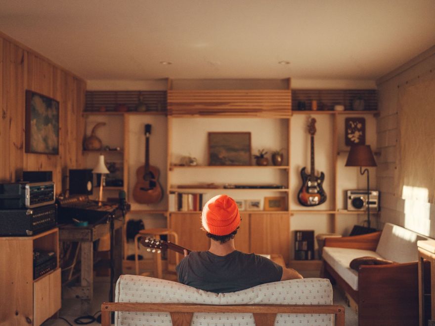 美国罗德岛森林木屋及家庭工作室改造-2