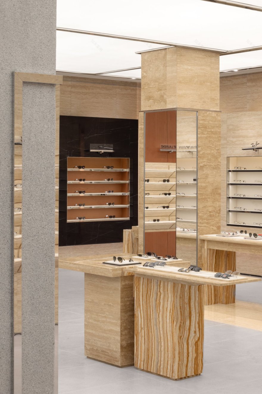 暴龙旗舰店
注:BOLON通常是眼镜品牌暴龙的英文名称,结合语境这里翻译为暴龙旗舰店 丨未明确具体设计公司,设计总监为Jingze Li-18