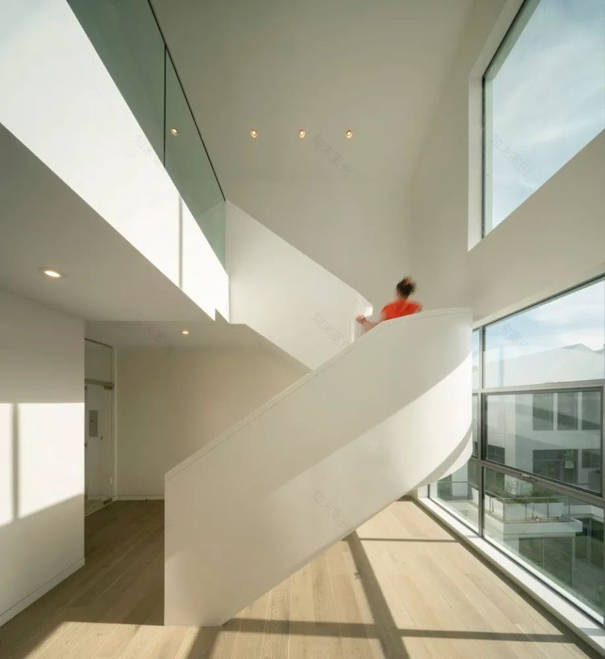 加州比佛利山庄“园艺屋”多功能绿色住宅设计-30