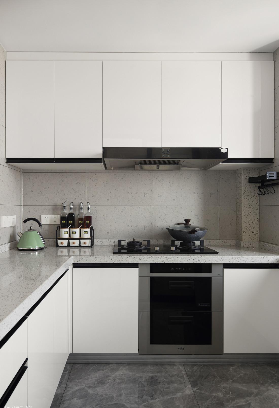 黑白美学卡座餐厅设计 | 集休闲、用餐、储物于一体-17