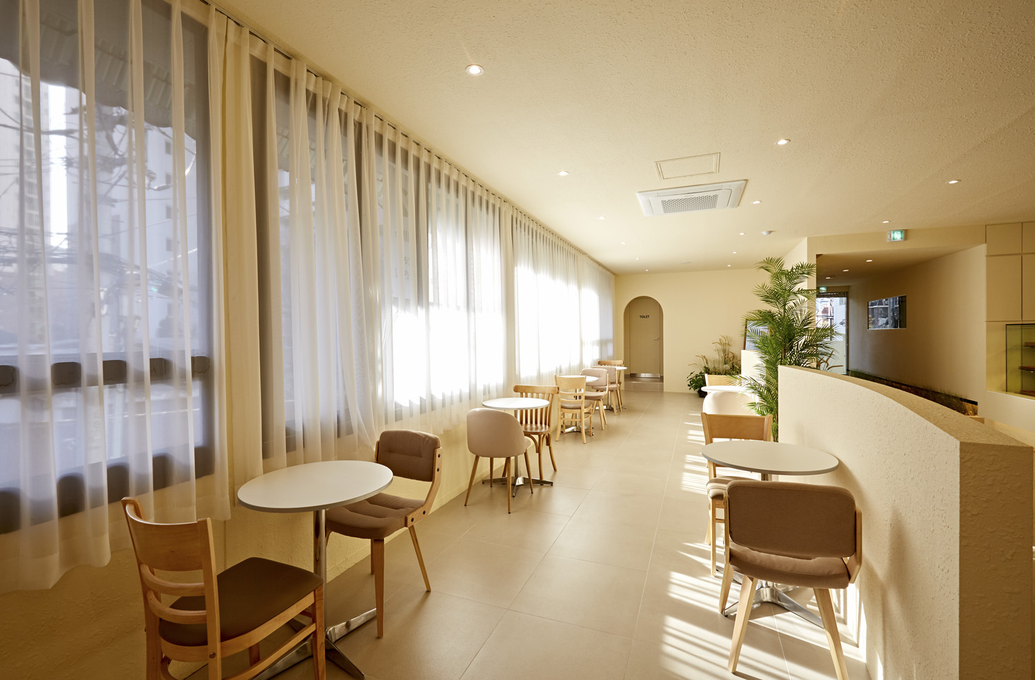 42 平卡佩咖啡厅，小巧设计点亮空间-12