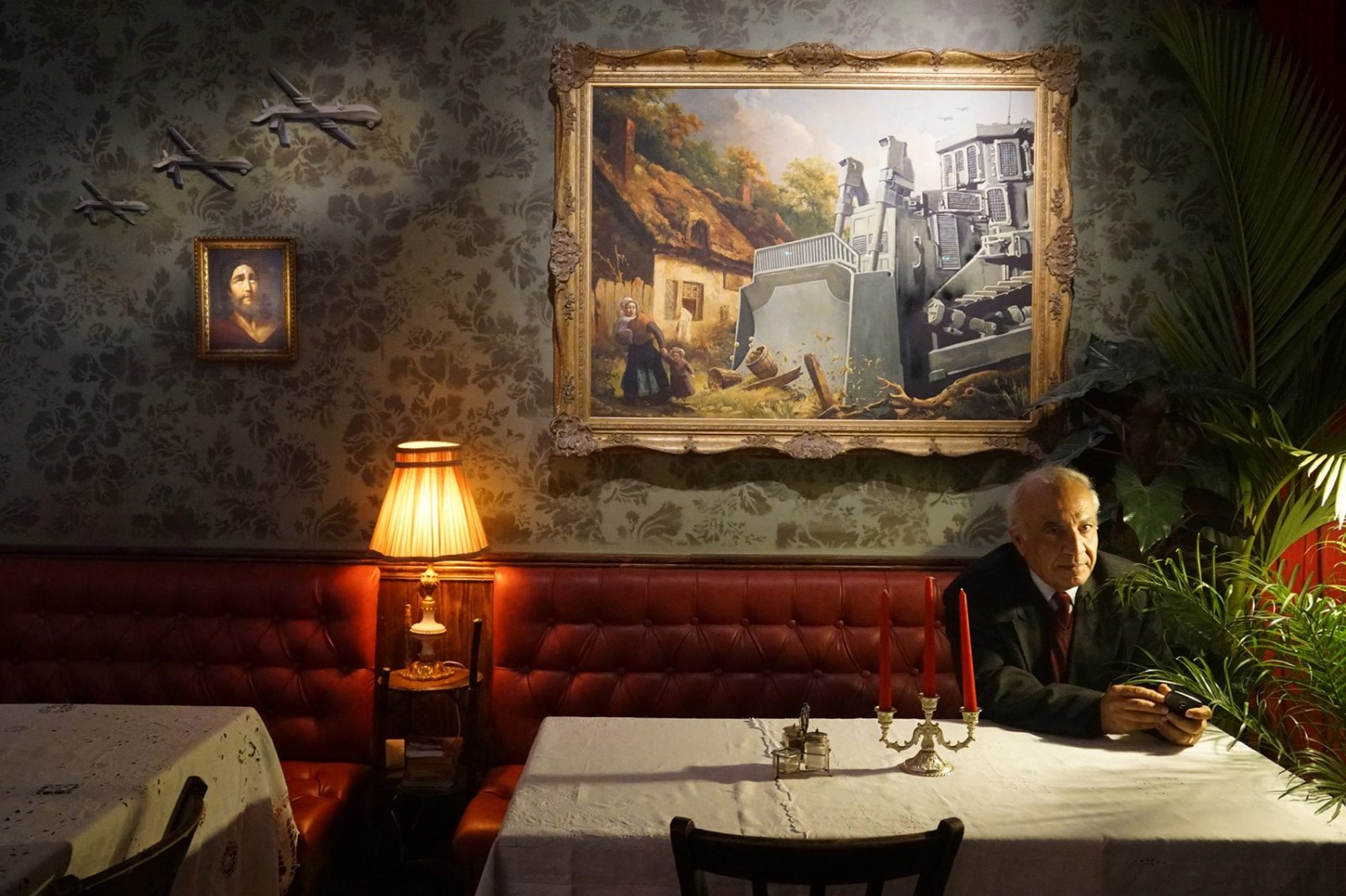 班克斯打造“隔离墙”艺术酒店-13