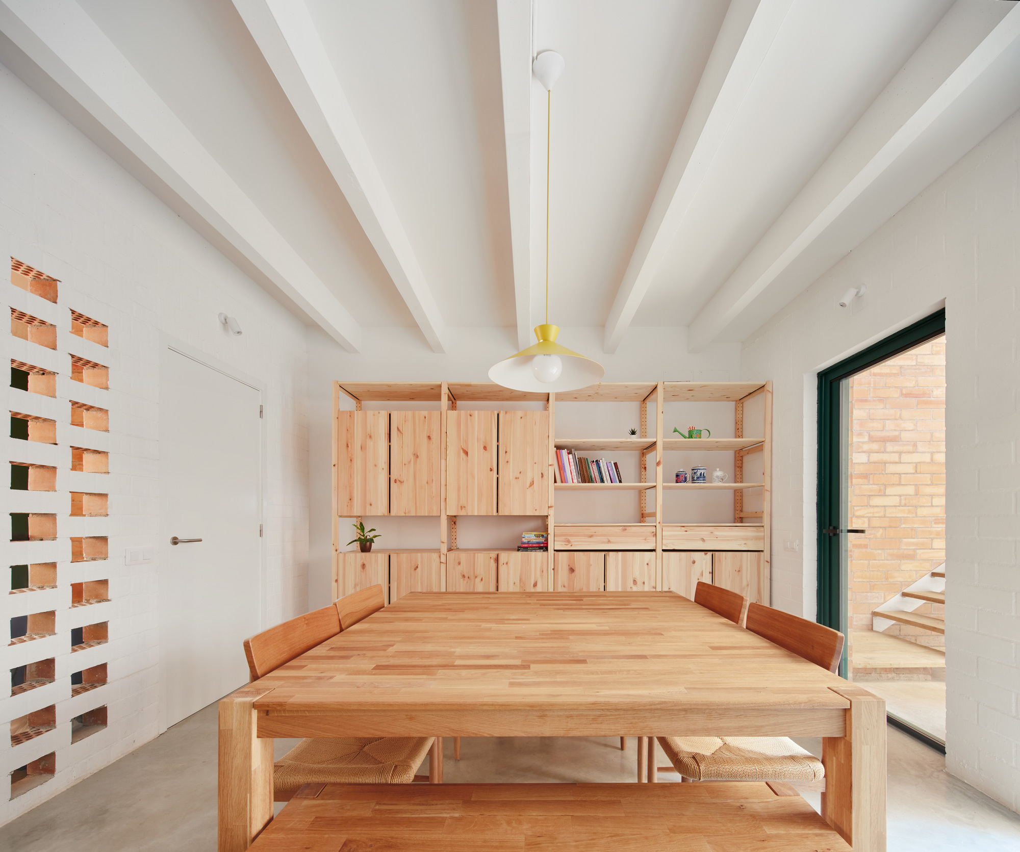 103RAV - New House Between Dividing Walls in Sabadell / Vallribera Arquitectes-26