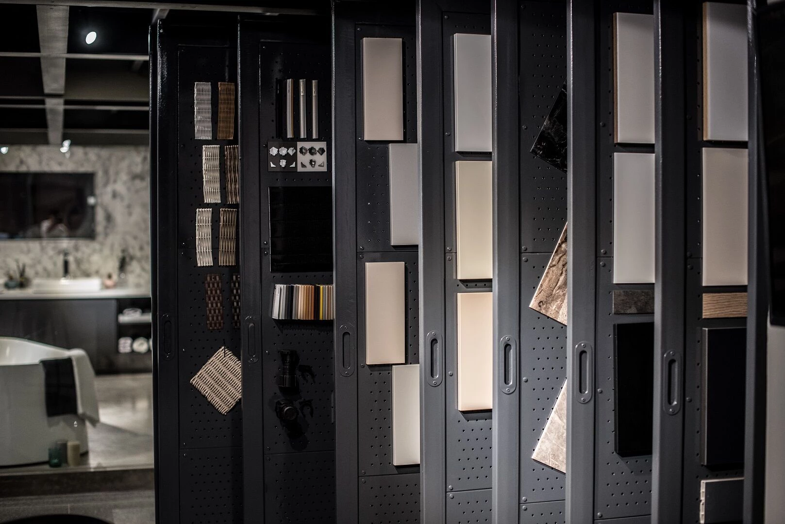 越南河内 Rehau 展示厅——创新材料展示与办公空间的完美融合-31