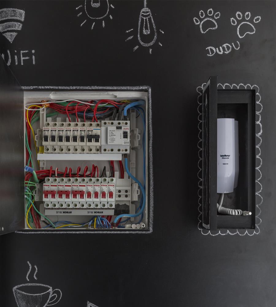 演技与设计 | 演员夫妇的独特公寓改造-12