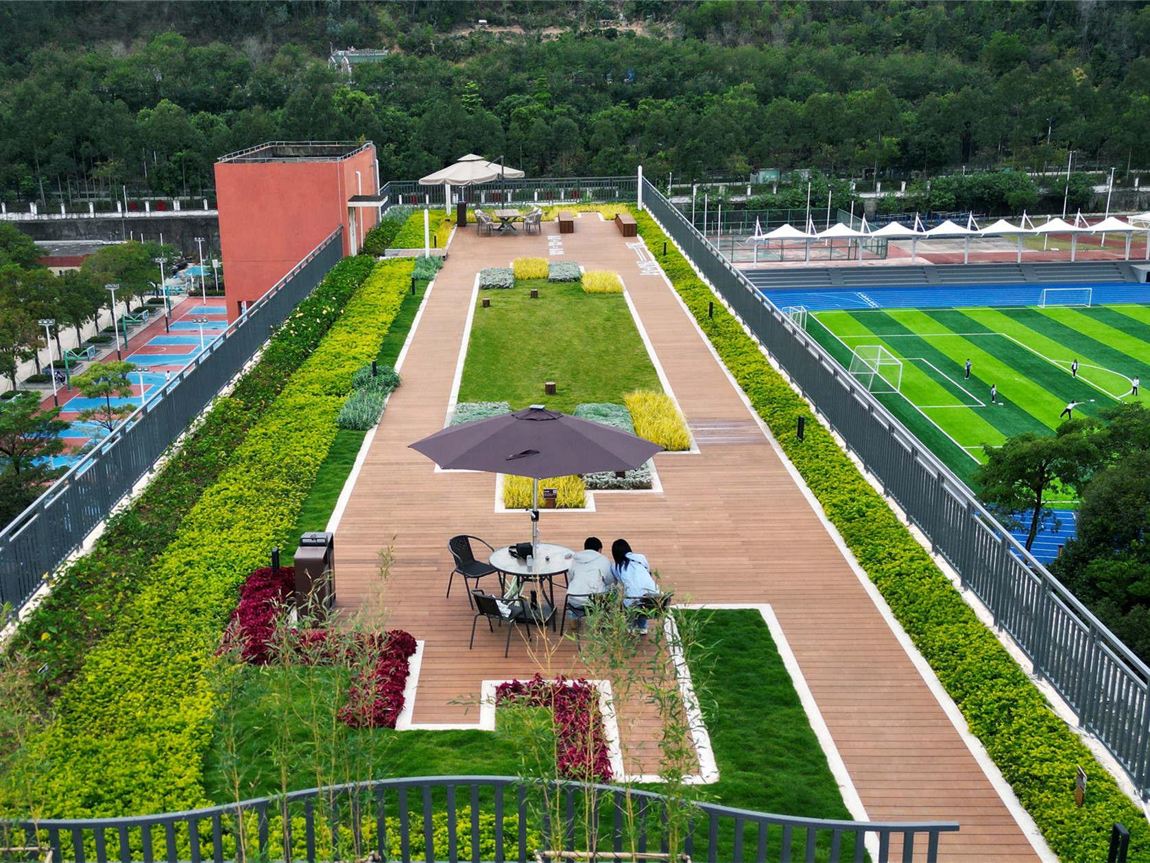 深圳华中师范大学龙岗附属中学屋顶花园丨中国深圳丨文科园林-2