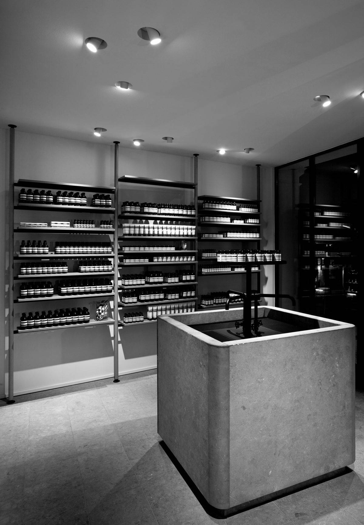 Aesop 旗舰店 | 原始灰泥与青石的永恒空间-9