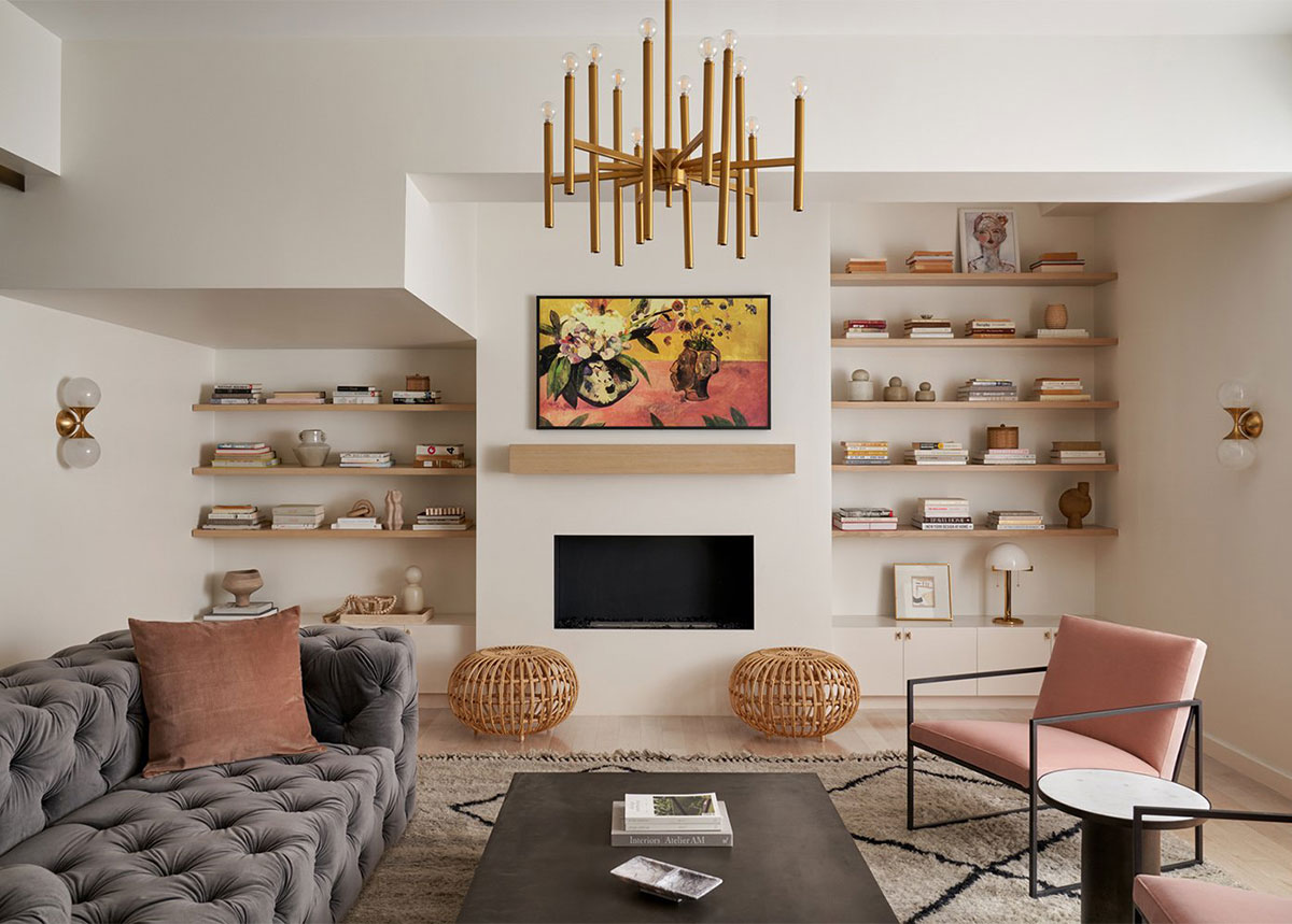 带有黑色细节和精致装饰的温馨现代纽约公寓-1