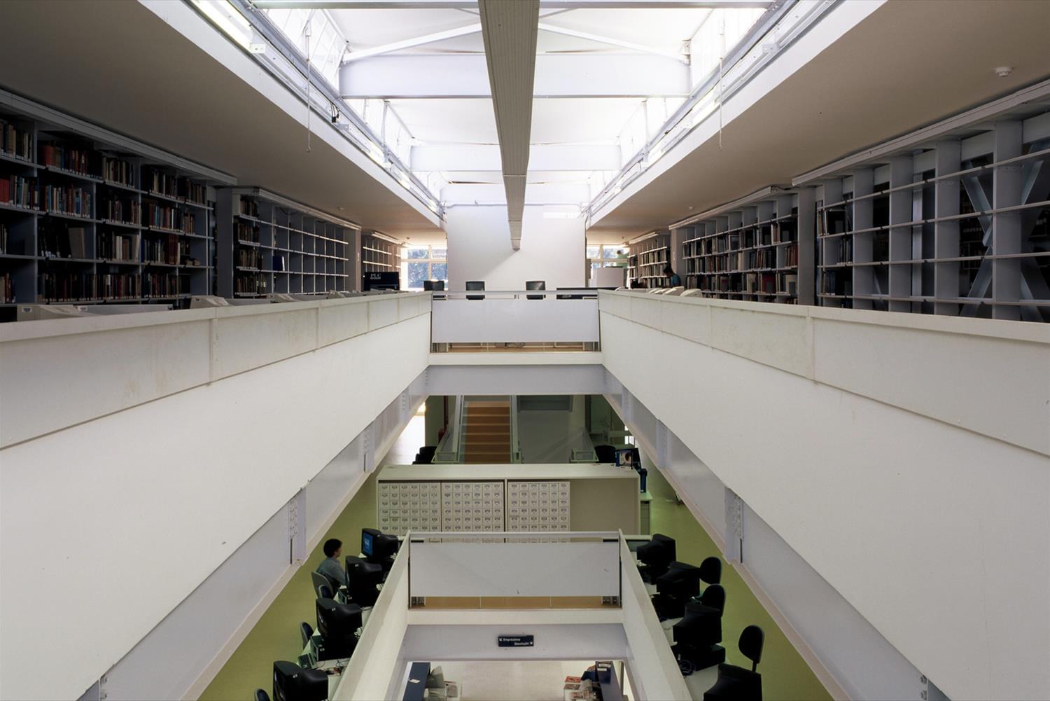 巴西 PUC Campinas 中央图书馆 · 教育与文化的现代融合-4