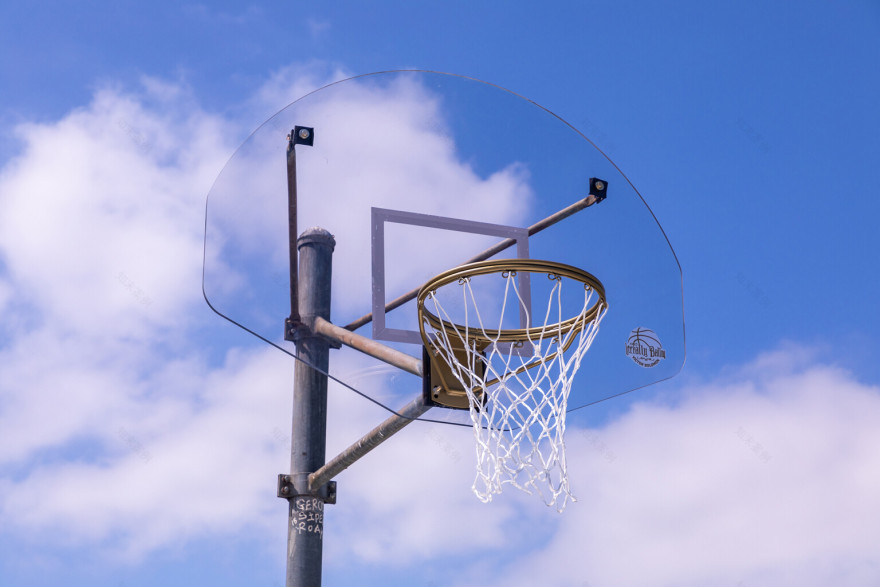 镀金的洛杉矶破旧篮球场-13