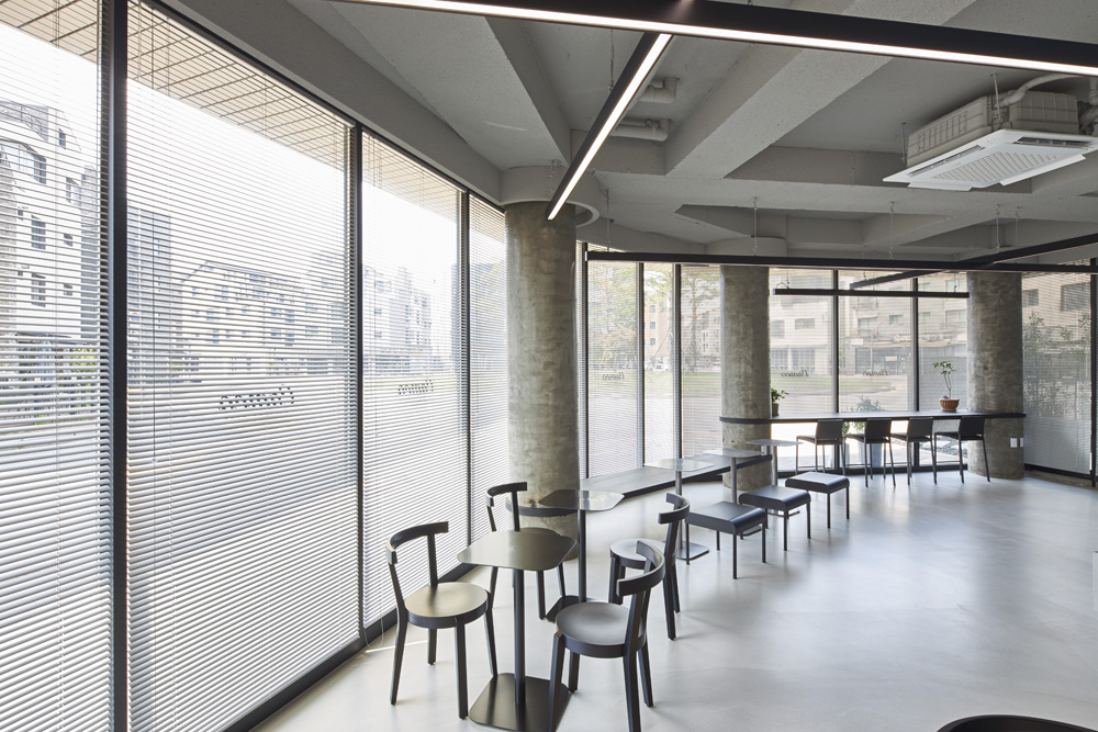 20 平米迷你咖啡馆，简约设计打造温馨空间-8