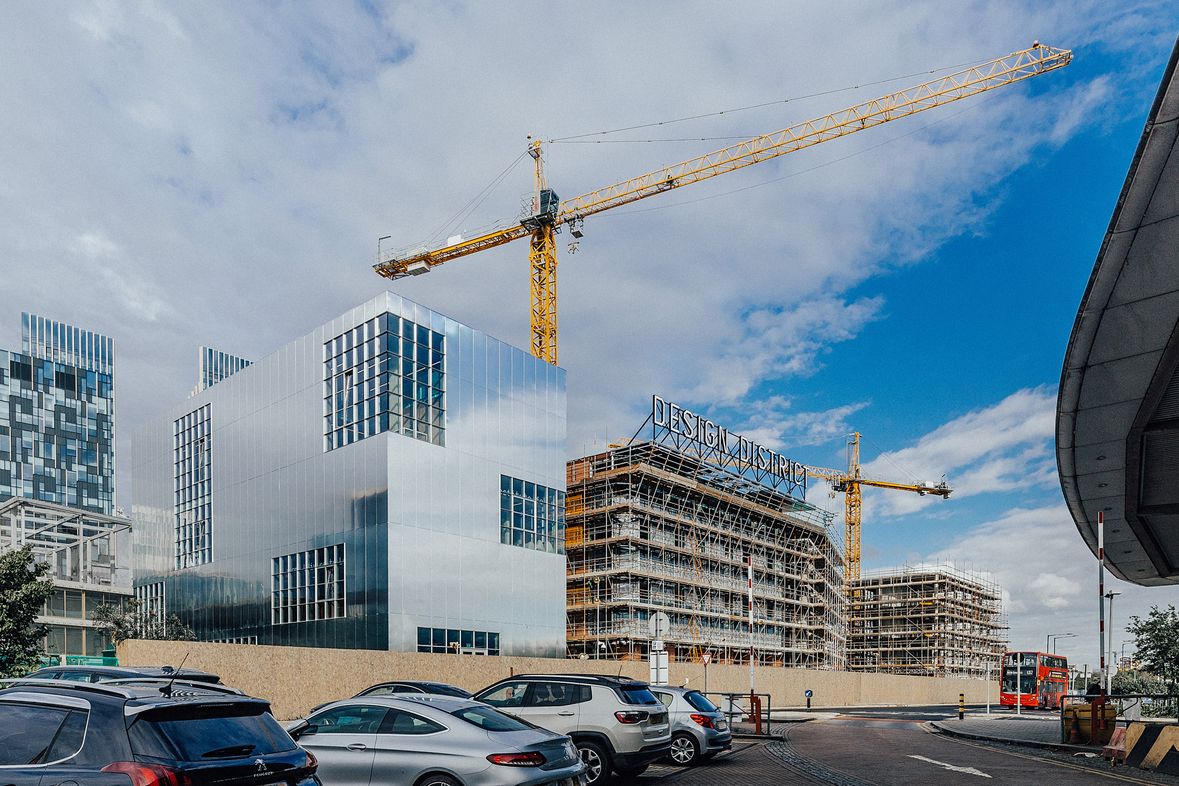 Ravensbourne 大学伦敦设计区建筑 | 反射式外立面与灵活空间-13