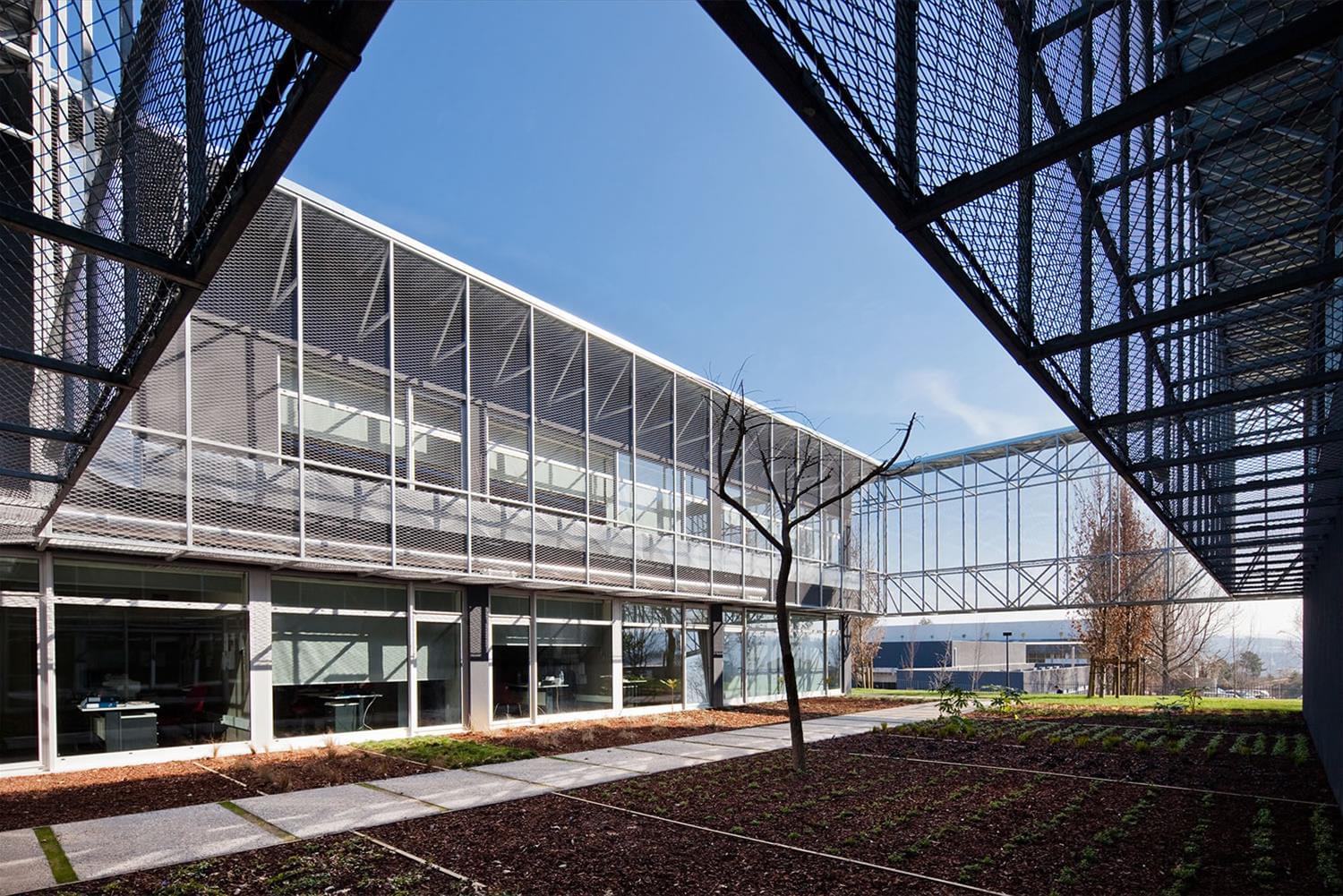 葡萄牙 Lousada 市立中学 | 环保与科技融合的现代教育空间-11