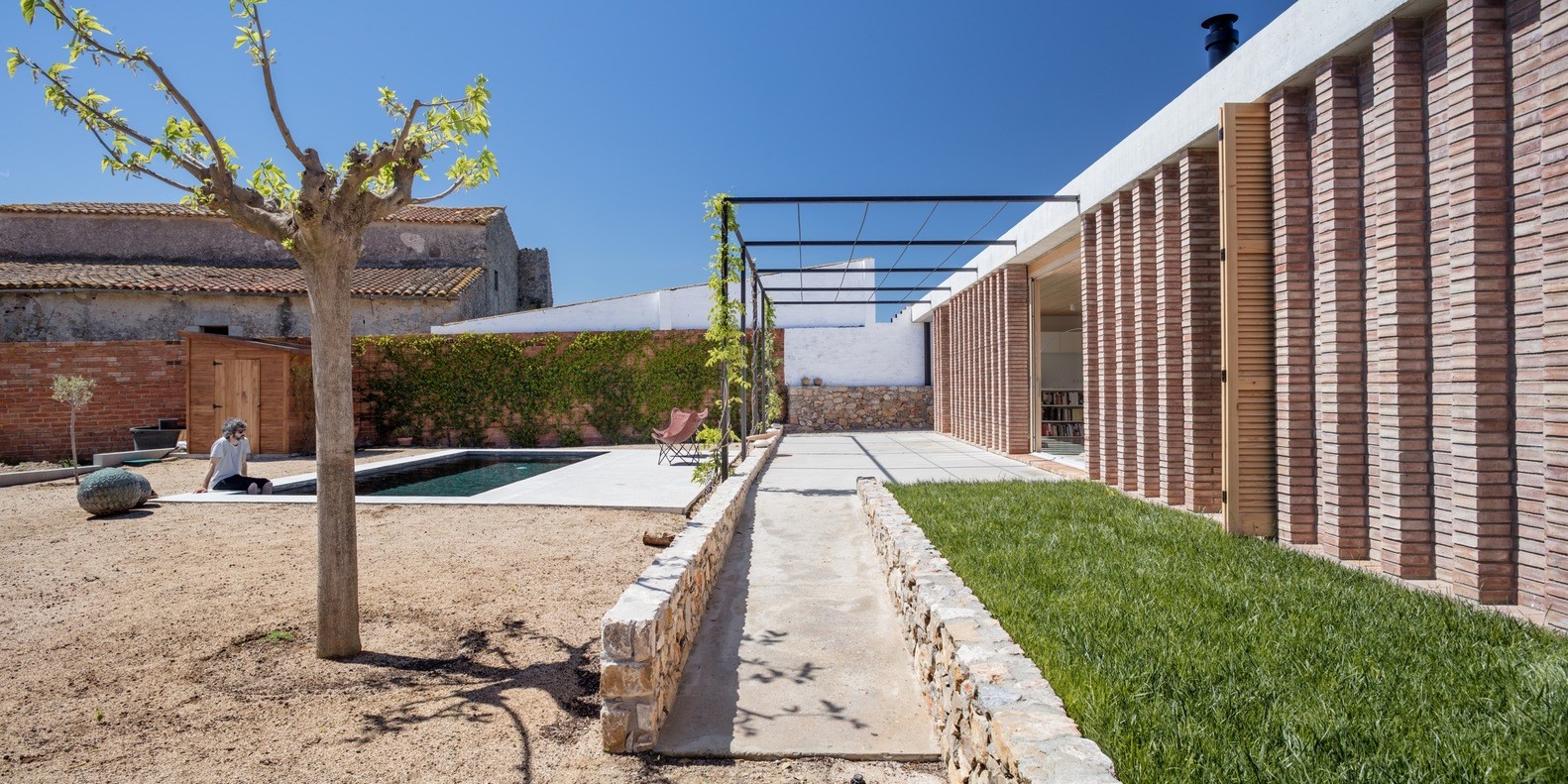 巴塞罗那 AA 别墅 | 融入环境的生物气候度假屋-10