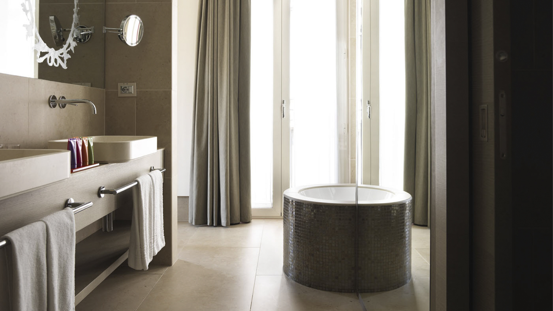 斯塔霍特尔斯罗莎格兰德联合酒店（注：这里将Arassociati按一般联合、关联含义处理，Starhotels推测为酒店品牌名，Rosa Grand可理解为酒店具体名称部分，实际可能需结合更多背景确定更精准译法） 丨意大利米兰-11