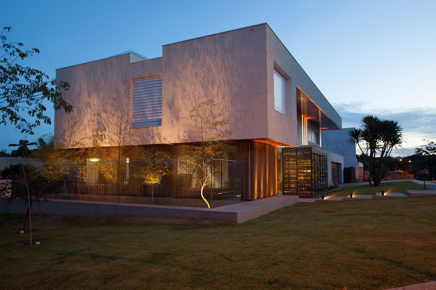 巴西戈亚尼亚 Jabuticabeira 住宅 | 自然元素与半开放式设计的完美融合-5