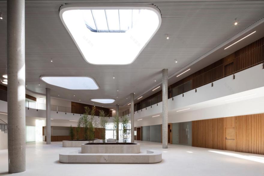 曲线立面、双层皮肤 | 西班牙新司法大楼设计-10