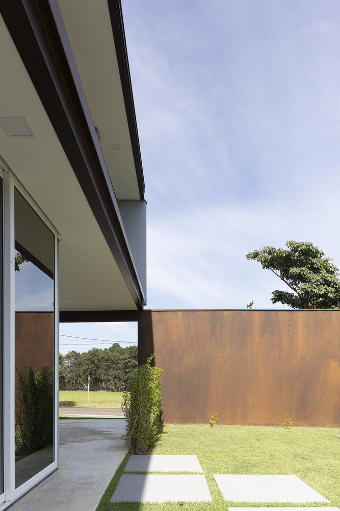 巴西 BT House | 钢构智能玻璃打造室内外一体空间-59