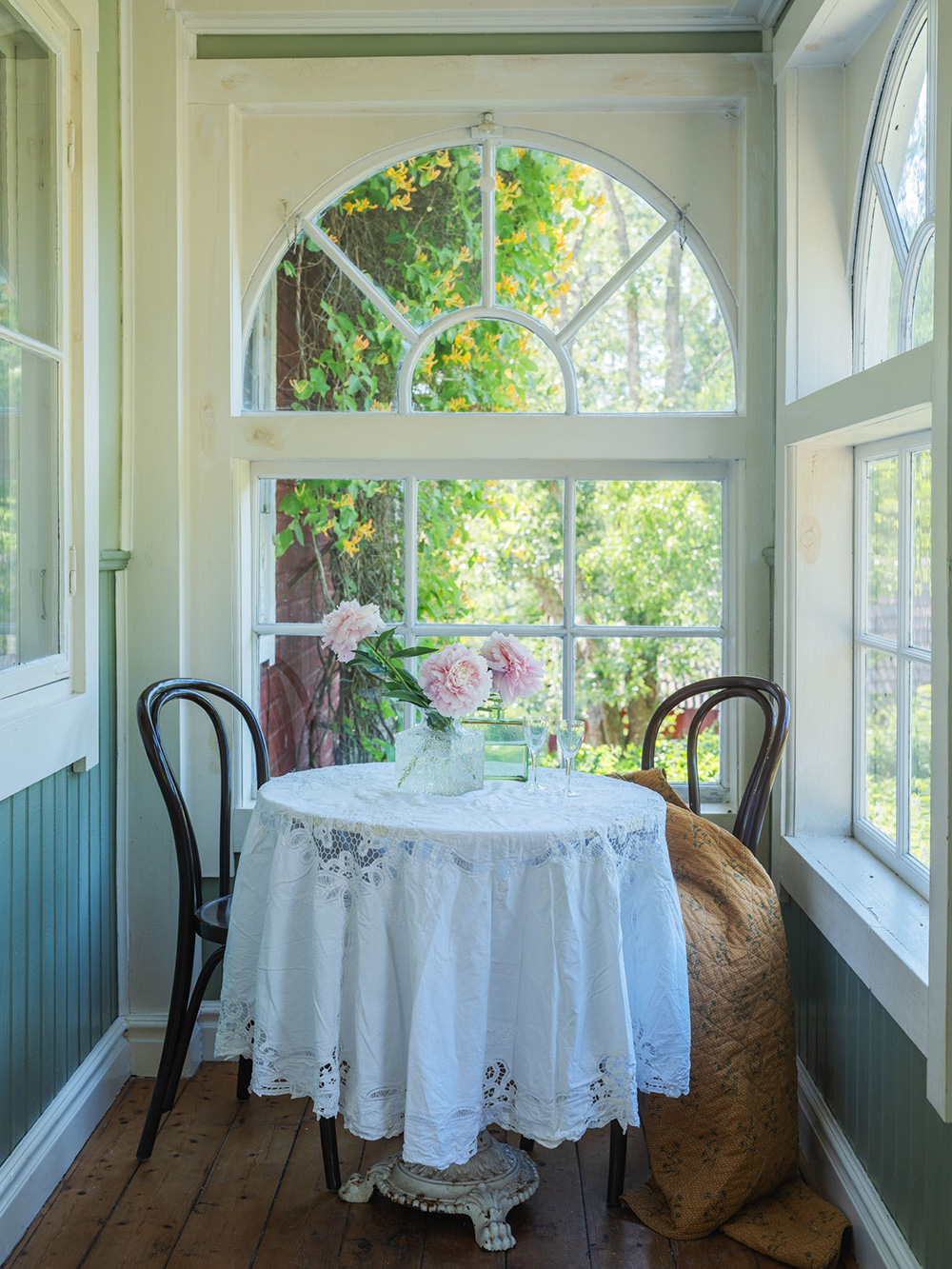 瑞典老村校改造的大型明亮别墅-5