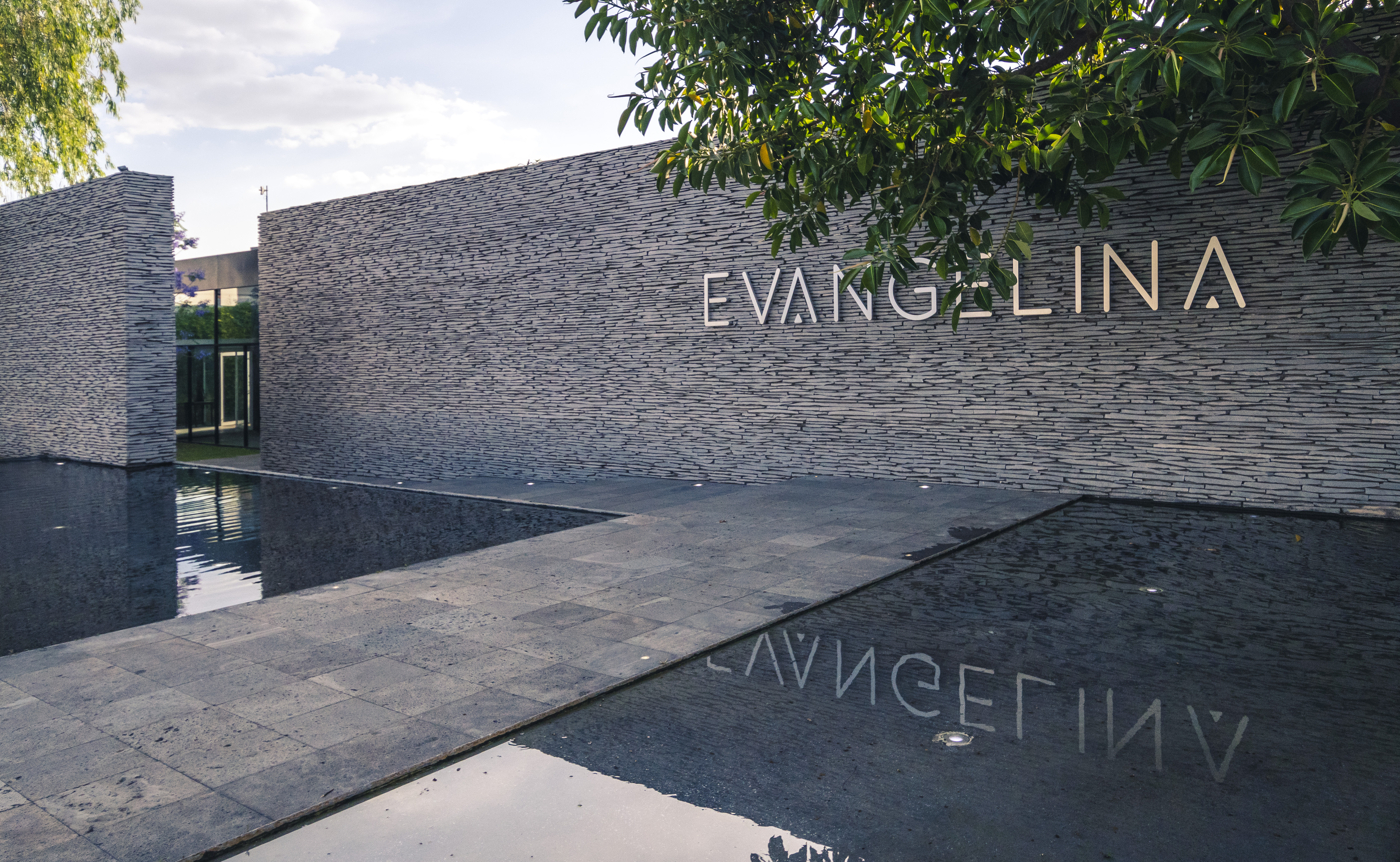 惊艳的展览中心设计 | Evangelina 商业与文化展示空间-5