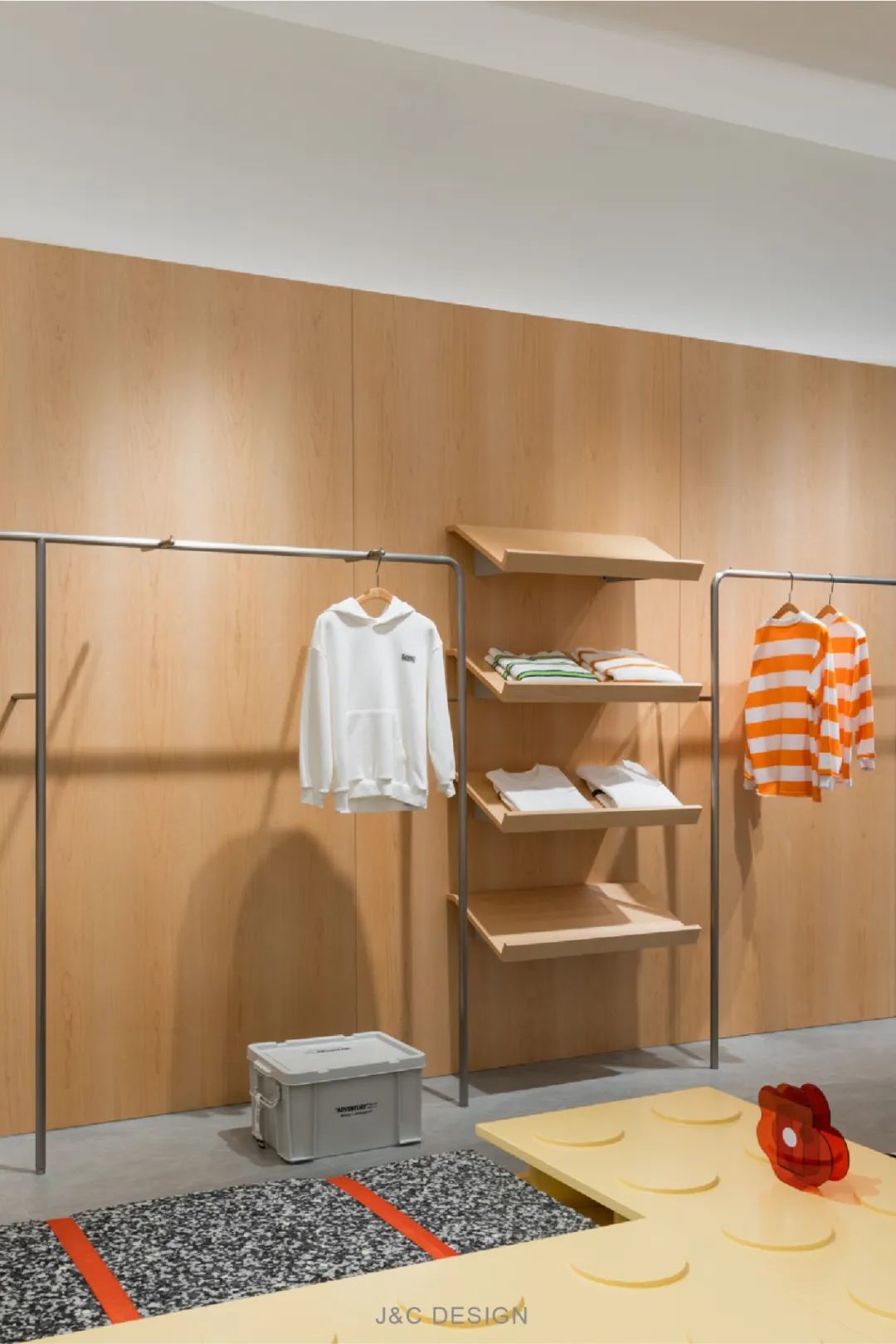 SUNNY WHITE RED 店铺设计丨中国济南丨及上室内设计事务所-31