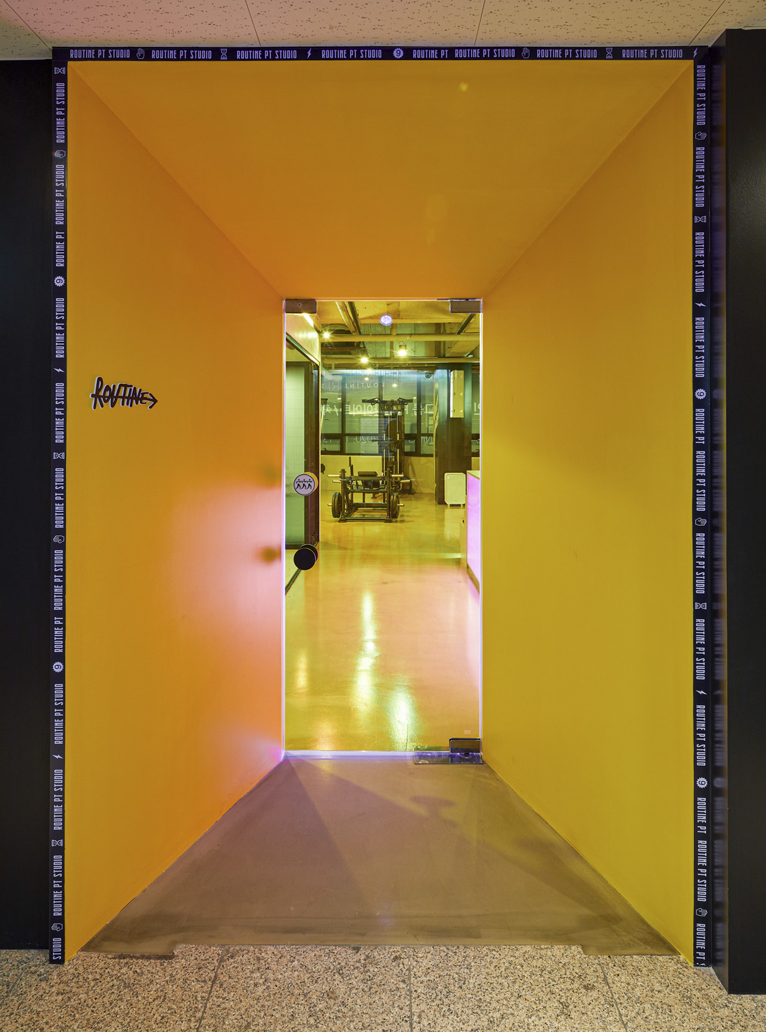 照明点睛 50 平小店的时尚室内设计-15